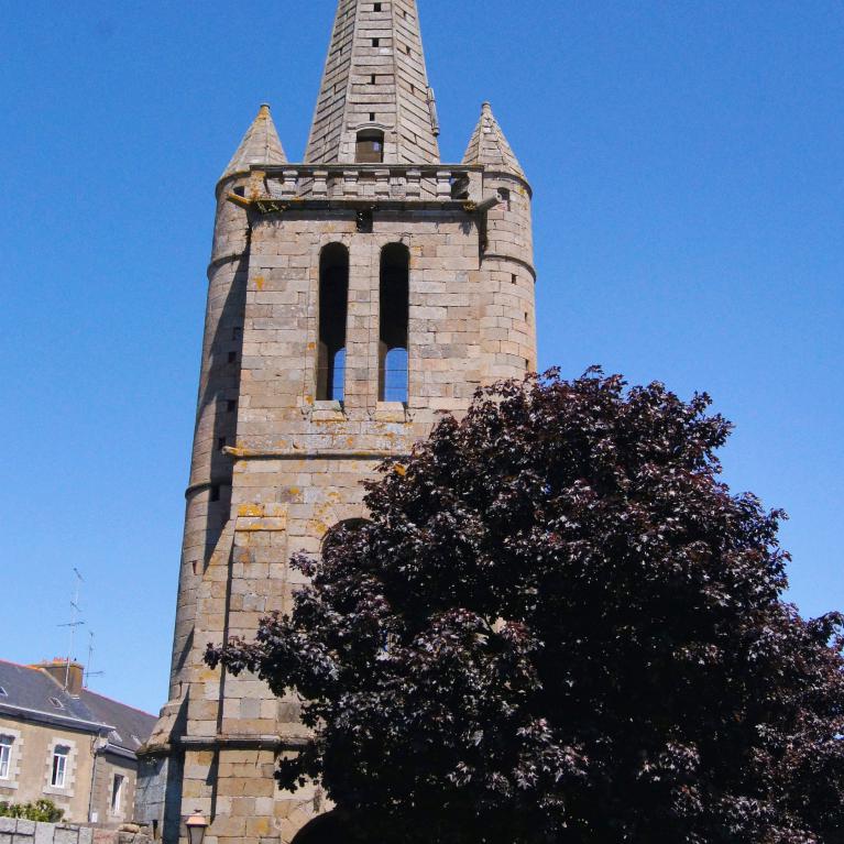 Clocher-porche de l'ancienne église