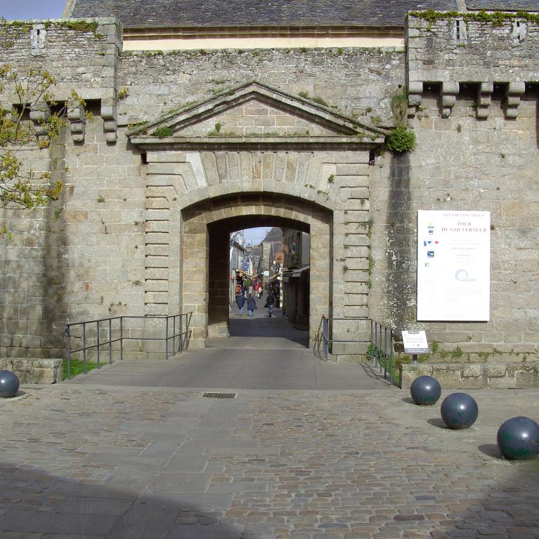 Porte d'entrée monumentale