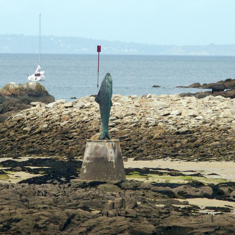 Statue femme-sardine, site du Guet