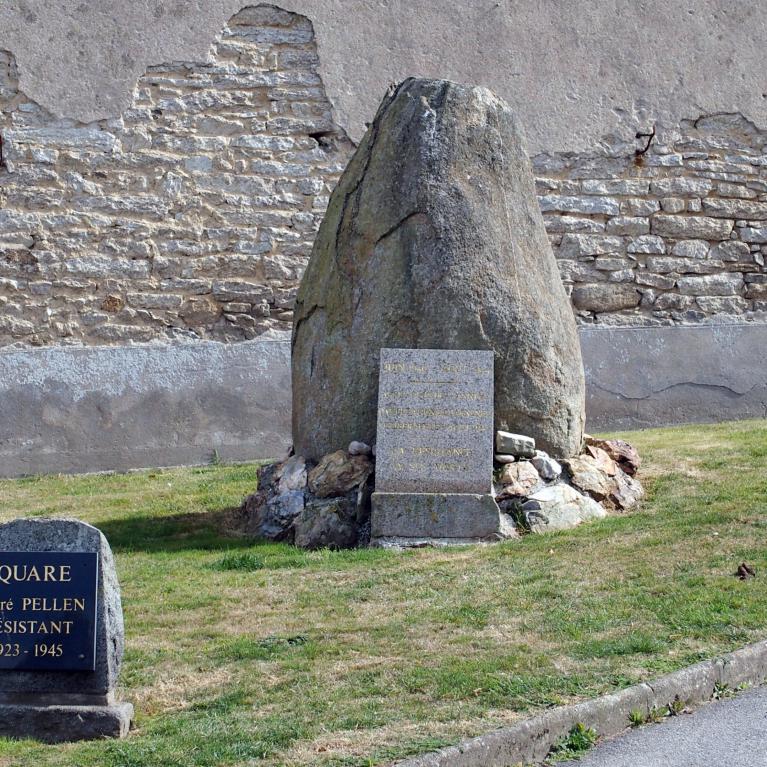 Square André Pellen, Stèle à la mémoire des résistants