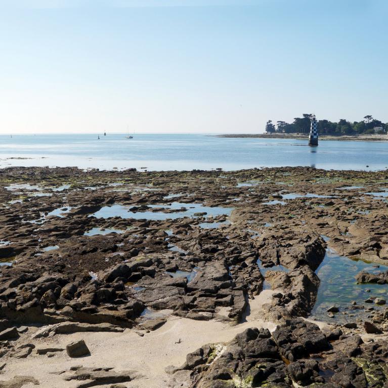 Balise sur le rocher des Perdrix