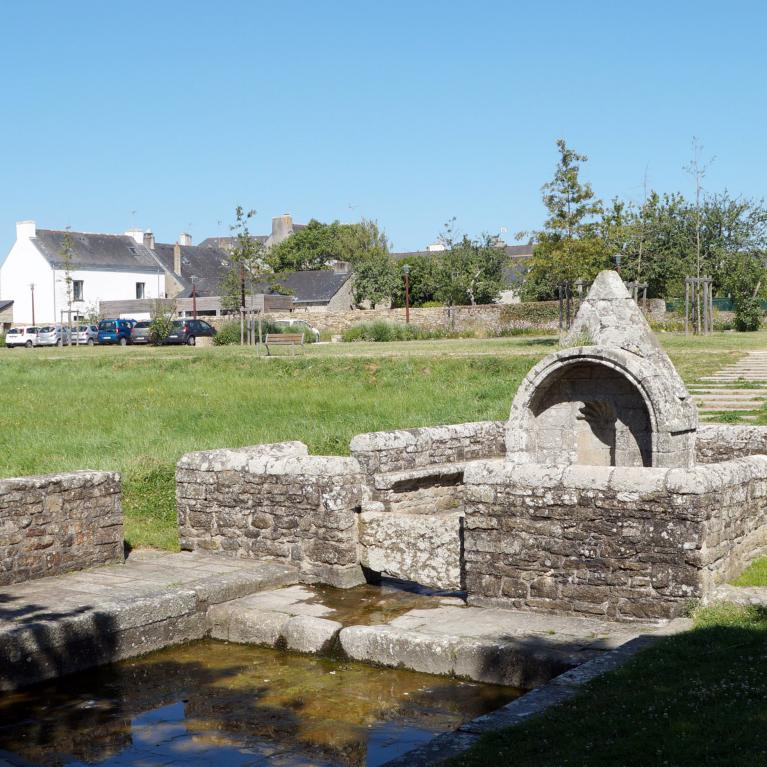Fontaine à la Chapelle Saint-Philibert-et-Saint-Roch