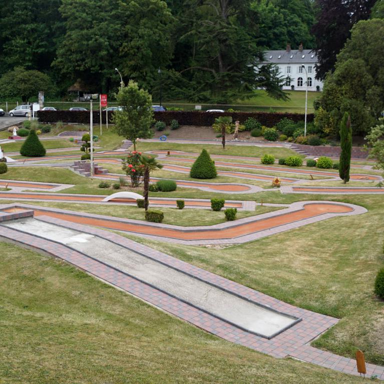 Mini-golf
