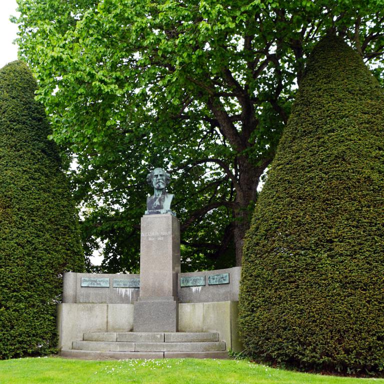 Buste Alexandre Ribot