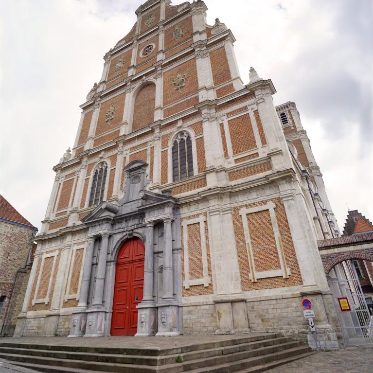 Façade de la chapelle de l'ancien collège des jésuites