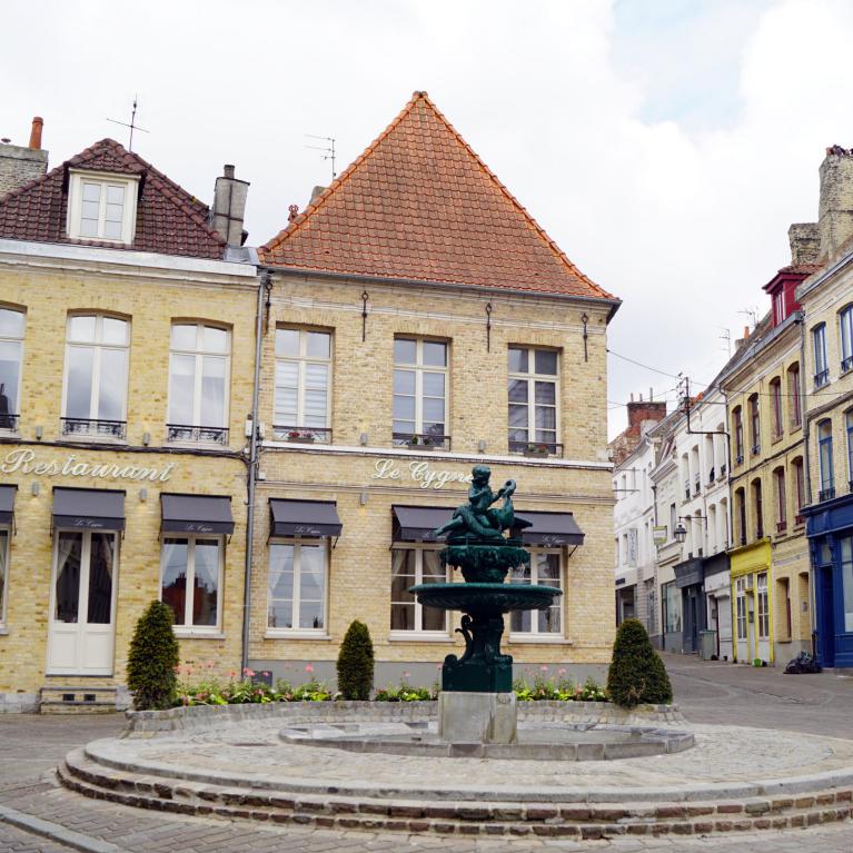 Fontaine de l'Enfant au Cygne
