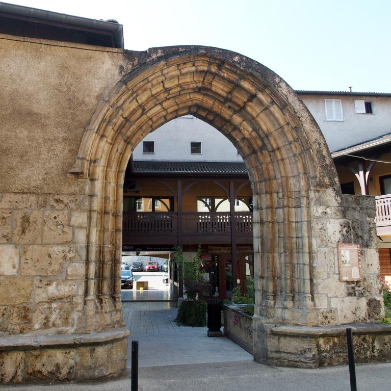 Porche de l'église Saint Etienne