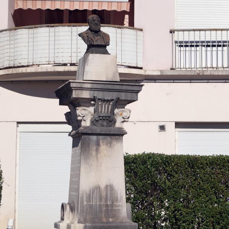 Statue Joseph Marion