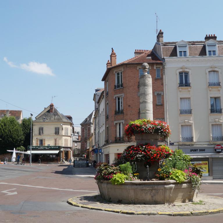 Fontaine, place de l'Hôtel de ville