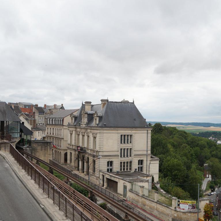 Gare haute Mini-métro Poma 2000