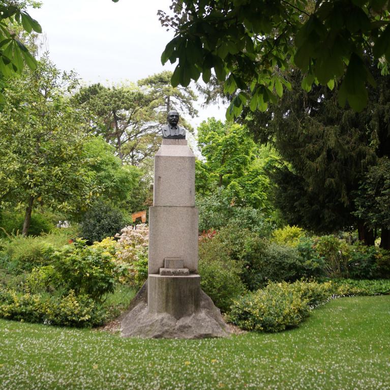 Monument à Louis Mony