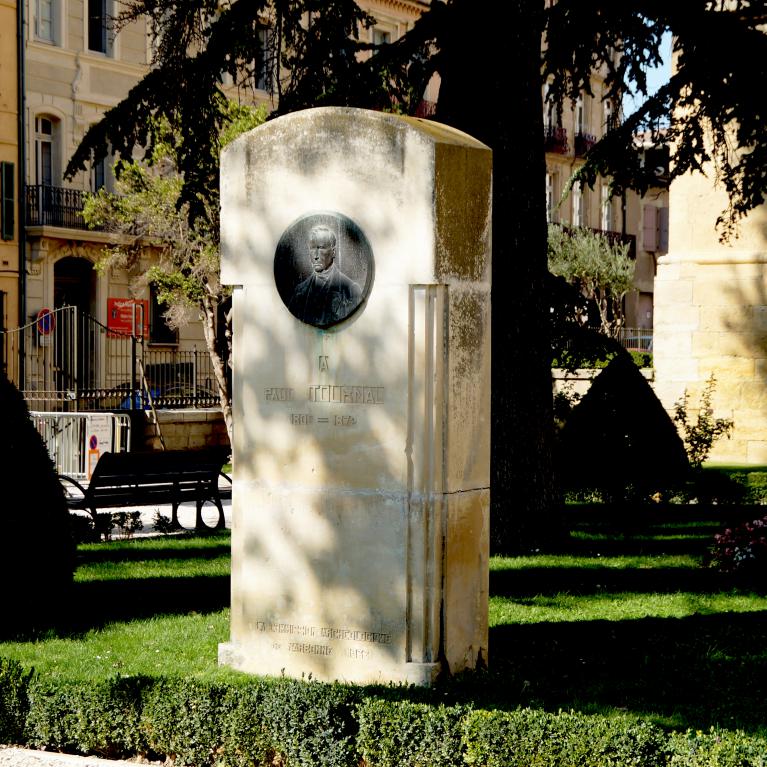 Monument à Paul Tournal