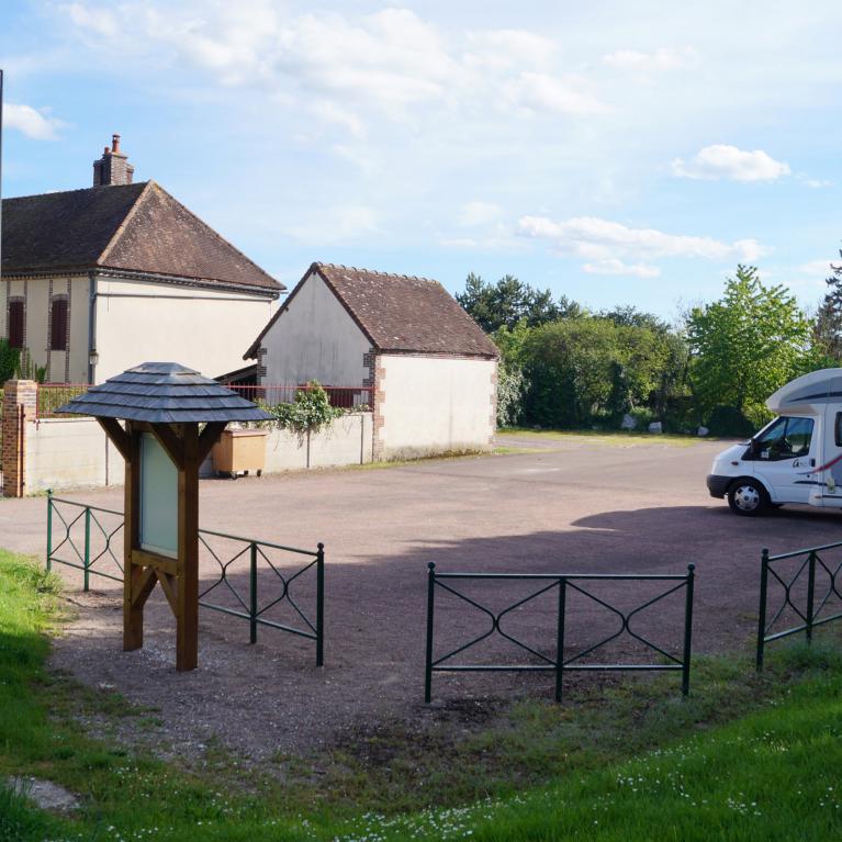 DSC04403/2 Aire camping-car Villemaur