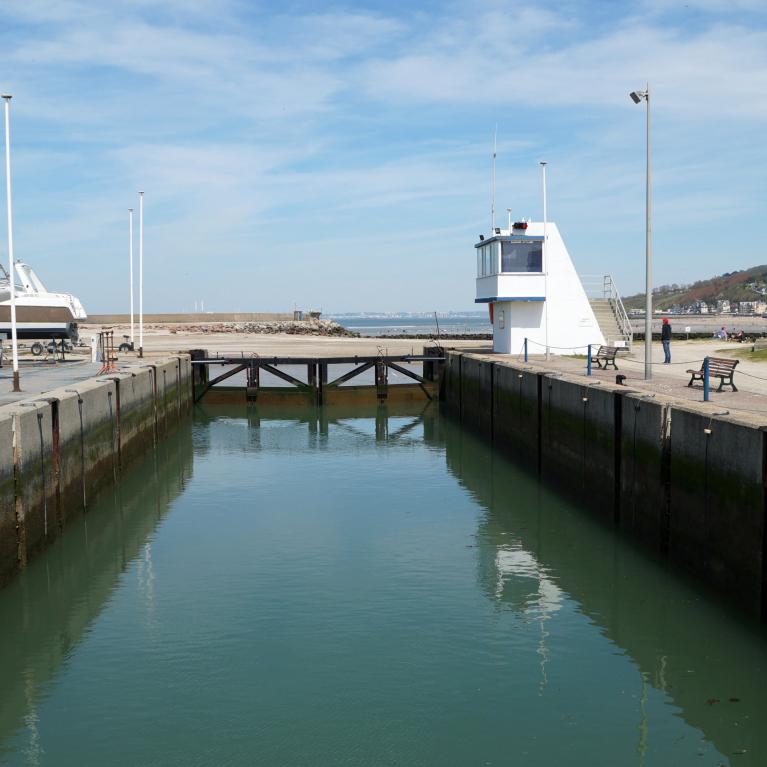 Écluse port Deauville marina