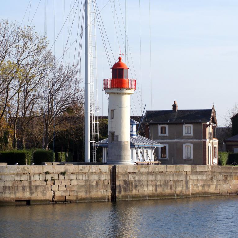Phare babord