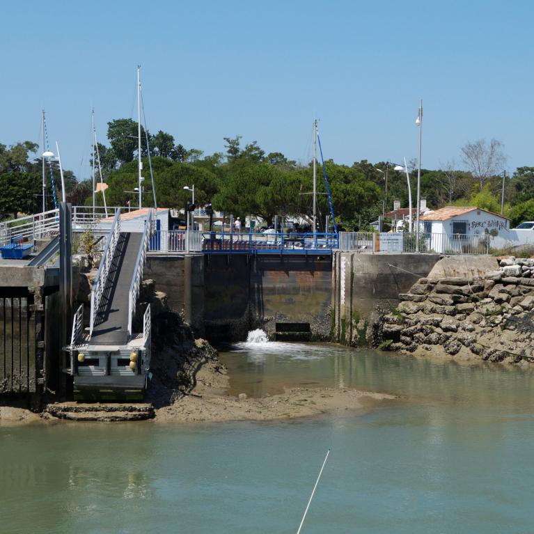 Écluse accès port de Plaisance de Boyardville