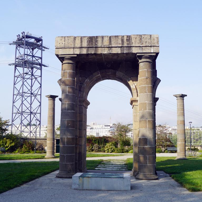 Péristyle de la caserne Fautras