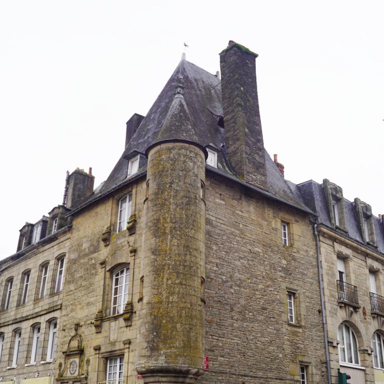 Maison à tourelle