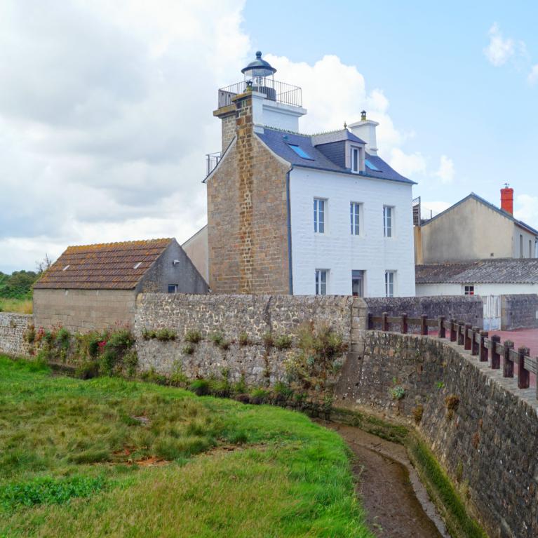 Maison phare, feu d'amont, Phare de la Bretonne
