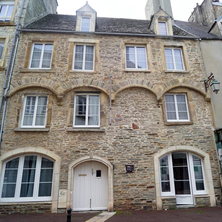 Maison place de la Révolution