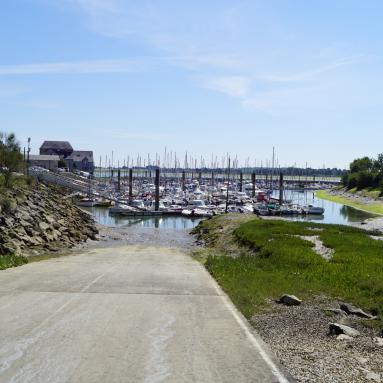 Cale de mise à l'eau, fond de port