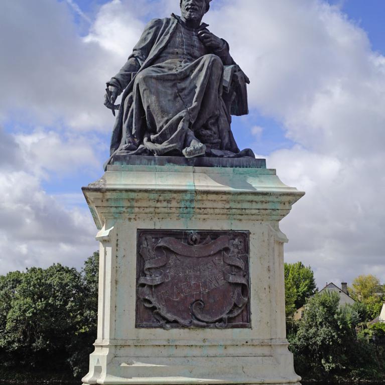 Statue de JF Rabelais