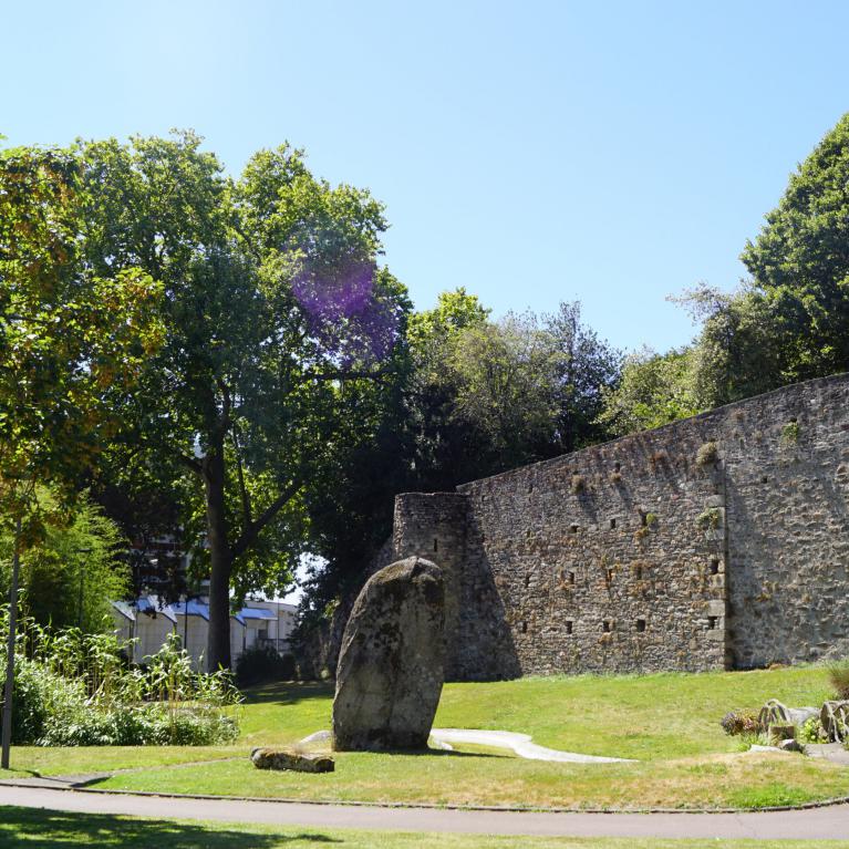 Grand Menhir de la Garde