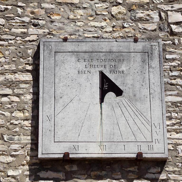 Cadran solaire, place Roger Brac