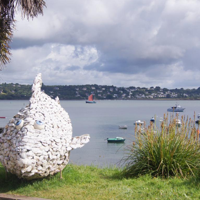 Sculpture réalisée avec des coquilles d'huîtres