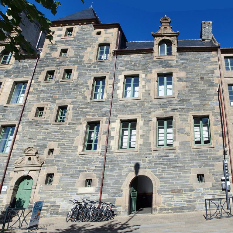 Maison Pénanault, 10, place Charles-de-Gaulle