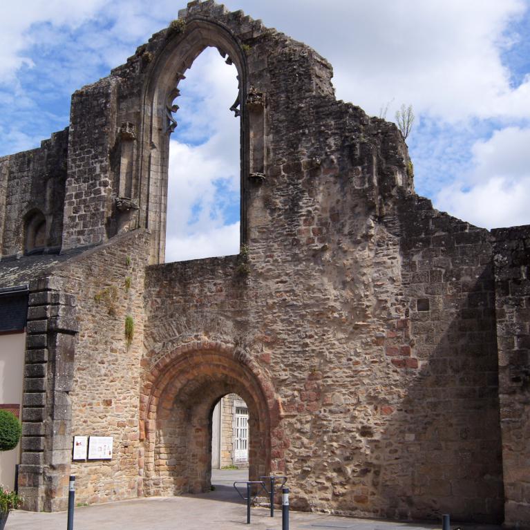 Pignon ouest de l'église Saint-Colomban