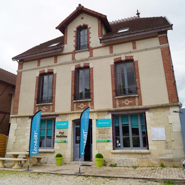 Locaboat-Joigny Capitainerie