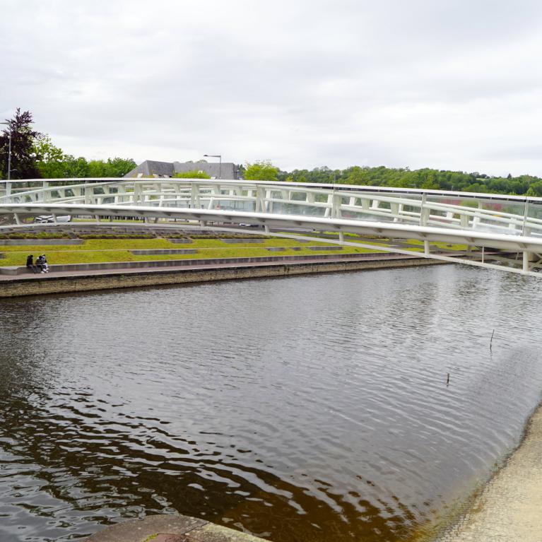Passerelle sur la Vire