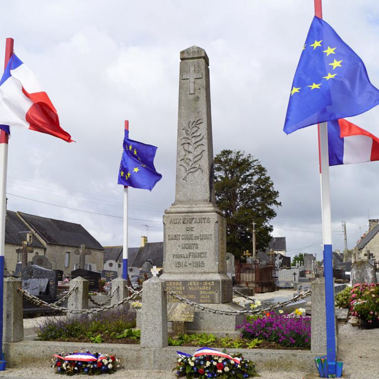 Saint-Côme-du-Mont-Monument aux morts