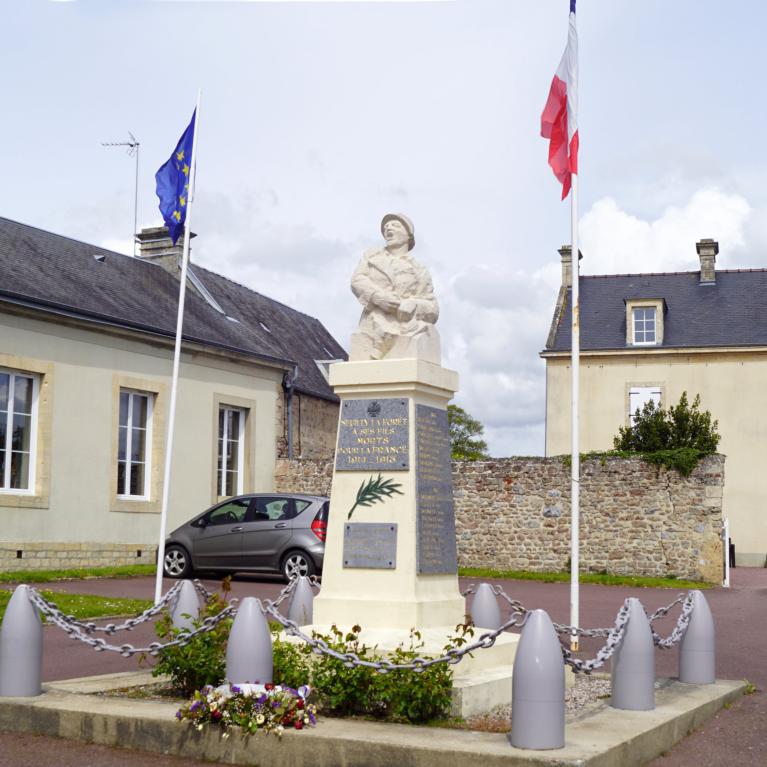 Neuilly la Forêt-Monument aux morts