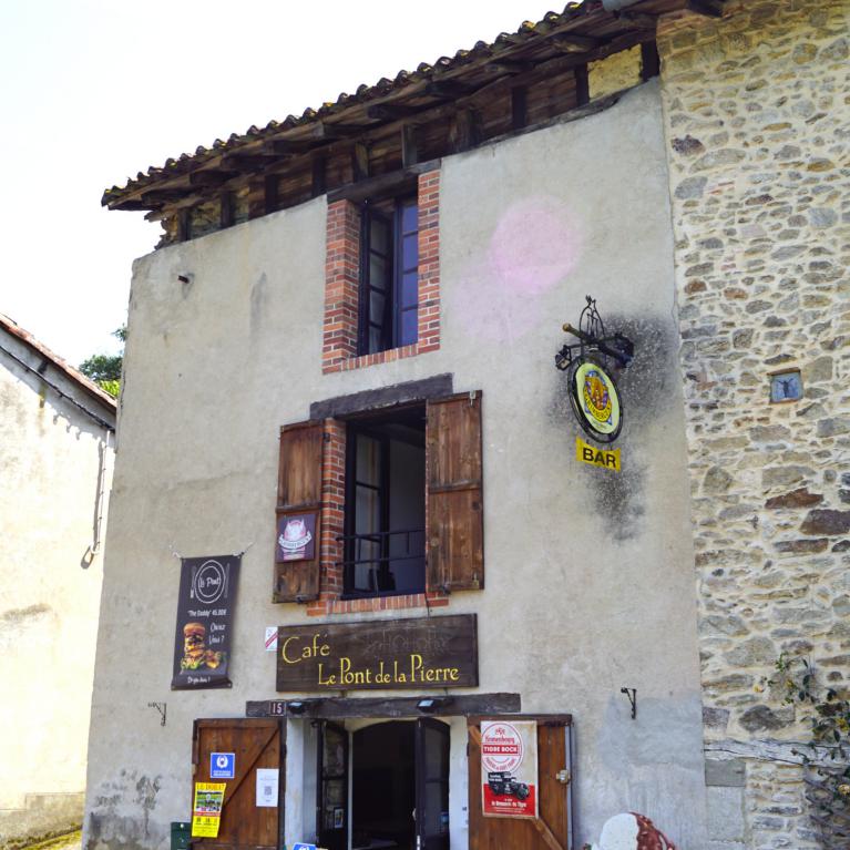 Café le Pont de la Pierre
