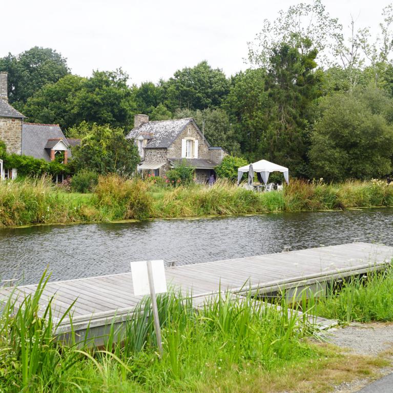 Halte, passage écluse