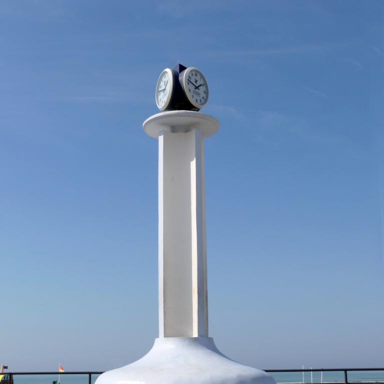 L'horloge sur la plage