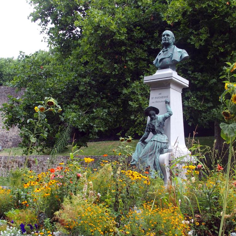 Statue Dr Duchenne