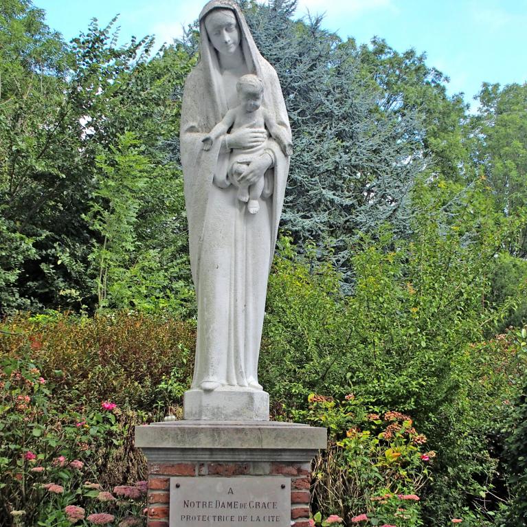 Statue Notre Dame de Grace