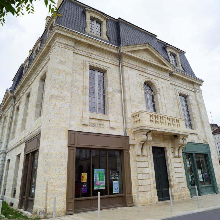Anciens communs du château d'Aiguillon