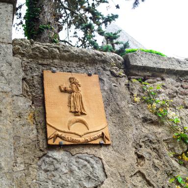 Plaque du château de Lunac