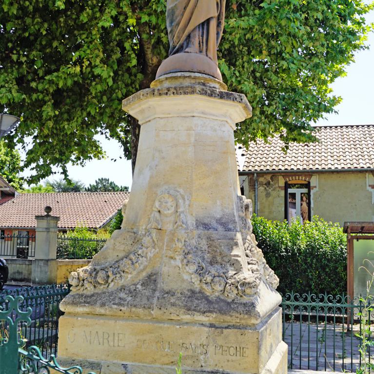 Statue