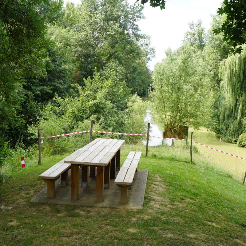 Pique-nique à l'écluse double de Graziac