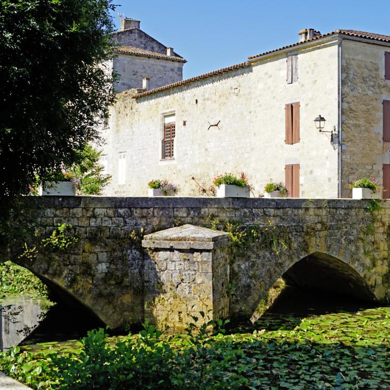 Pont sur le ruisseau de Lauzoue