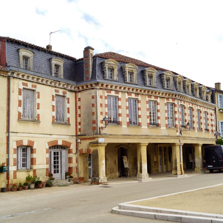 Château de Lamotte d'Izault-Mairie