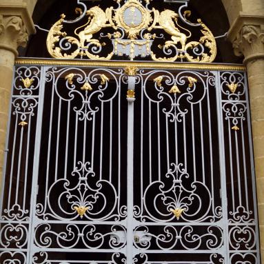 Église Notre-Dame - Grille de l'entrée de la tour-porche