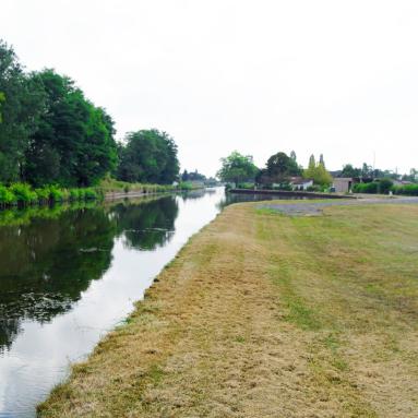 Canal latéral à la Loire