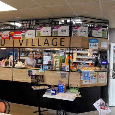 Au Village